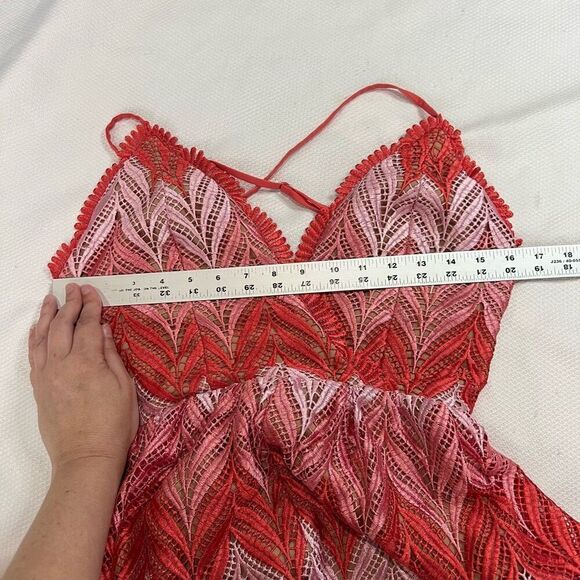 Dress The Population Brigitte Chevron Lace Romper Pink Sz M Women’s - Picture 7 of 9